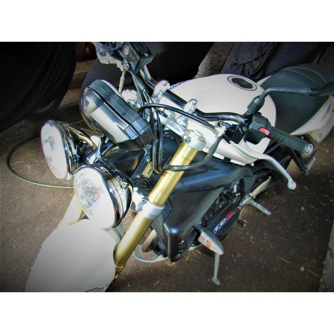 Triumph 675 STREET TRIPLE